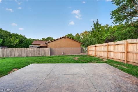 19029 Hunters Pointe Drive Strongsville OH 44136