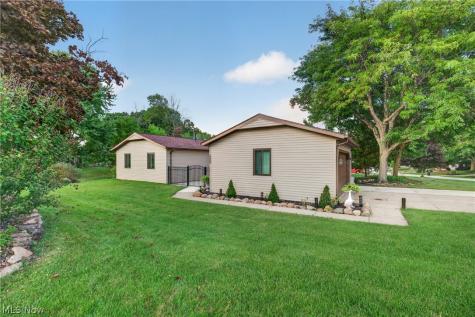 19029 Hunters Pointe Drive Strongsville OH 44136