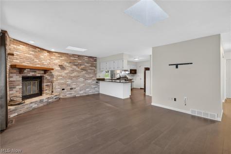 19029 Hunters Pointe Drive Strongsville OH 44136