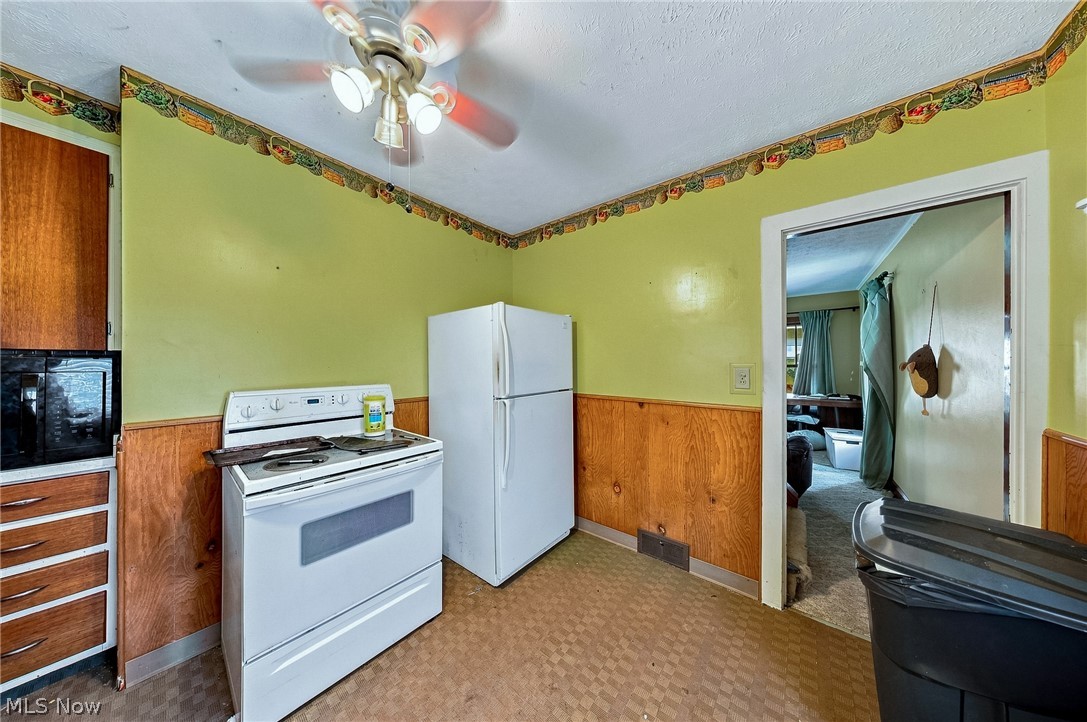 1815 Daniels Avenue Akron OH 44312