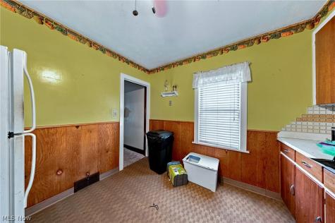 1815 Daniels Avenue Akron OH 44312