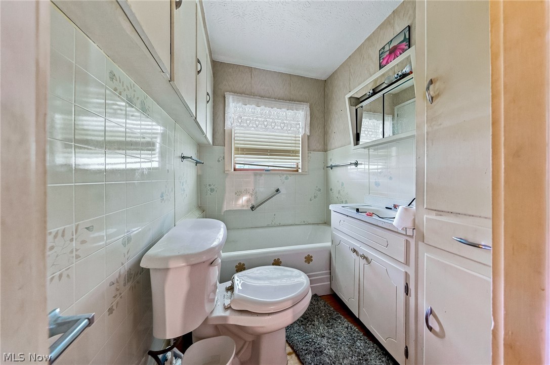 1815 Daniels Avenue Akron OH 44312