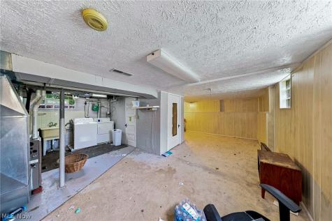1815 Daniels Avenue Akron OH 44312