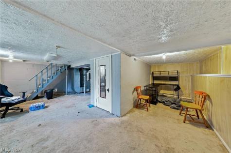 1815 Daniels Avenue Akron OH 44312