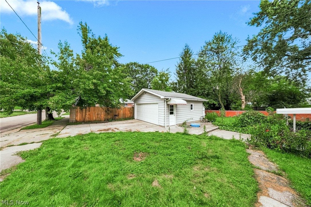 1815 Daniels Avenue Akron OH 44312