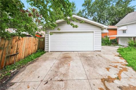 1815 Daniels Avenue Akron OH 44312