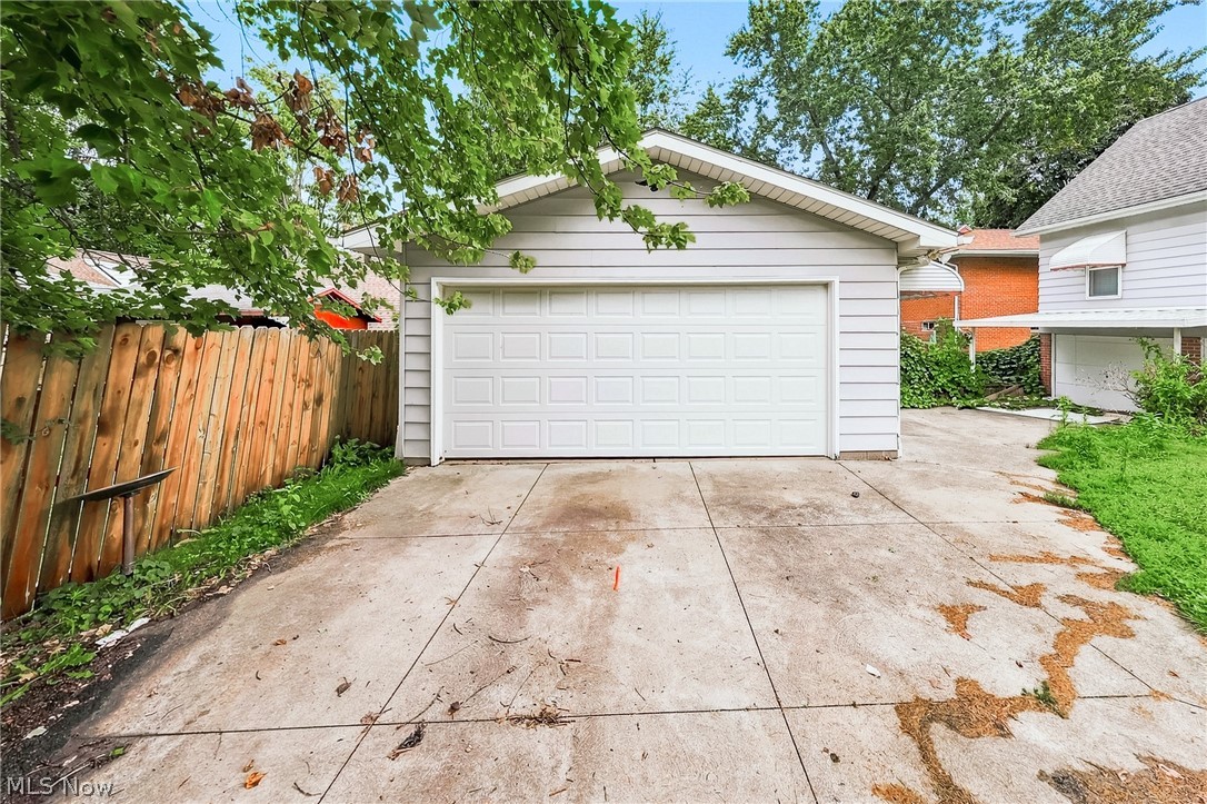 1815 Daniels Avenue Akron OH 44312