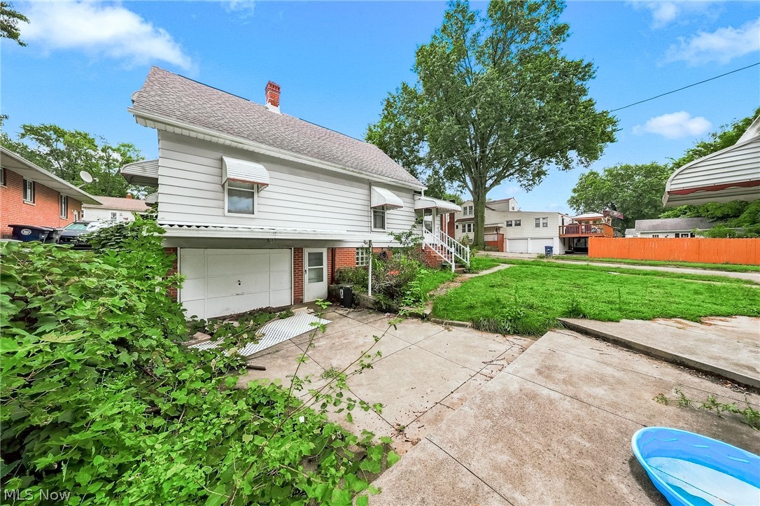 1815 Daniels Avenue Akron OH 44312