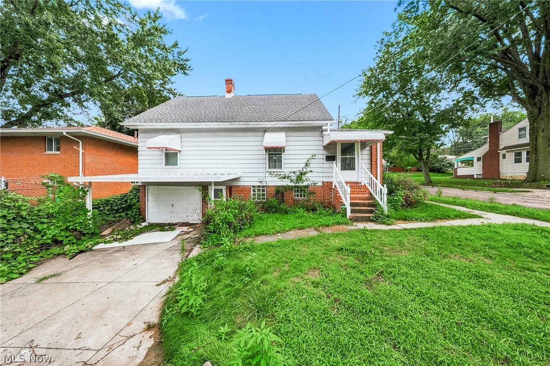 1815 Daniels Avenue Akron OH 44312