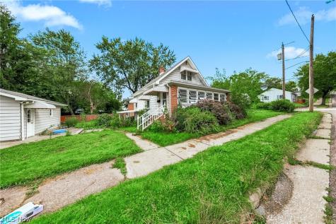 1815 Daniels Avenue Akron OH 44312