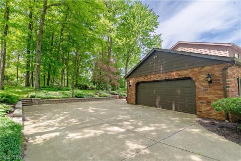 5233 Limerick Avenue NW North Canton OH 44720