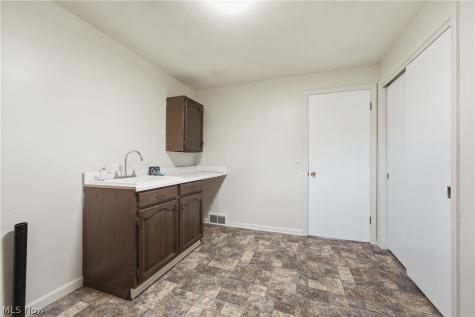 6787 Kirby Avenue NE Canton OH 44721