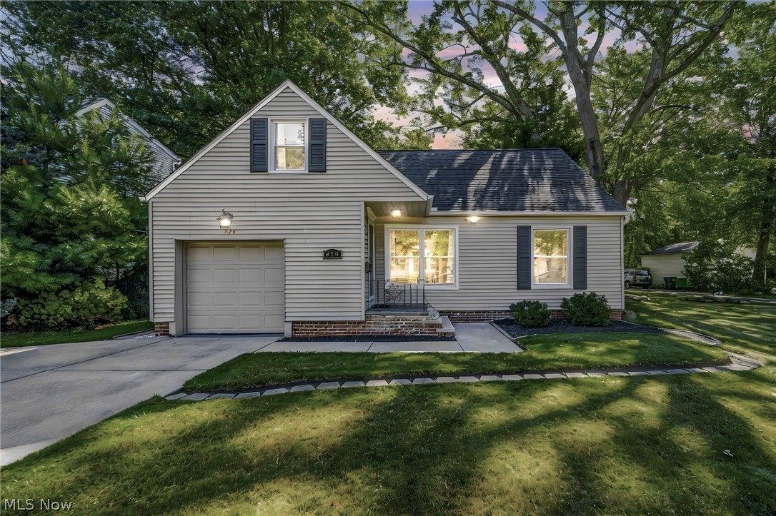 913 Glenside Road South Euclid OH 44121
