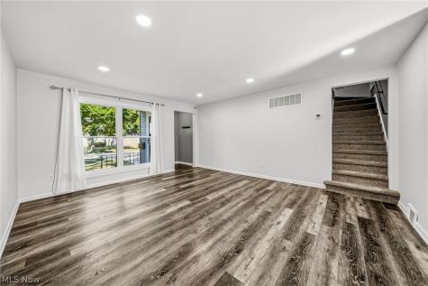 913 Glenside Road South Euclid OH 44121