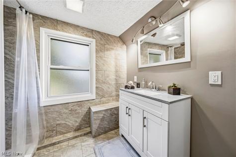 913 Glenside Road South Euclid OH 44121