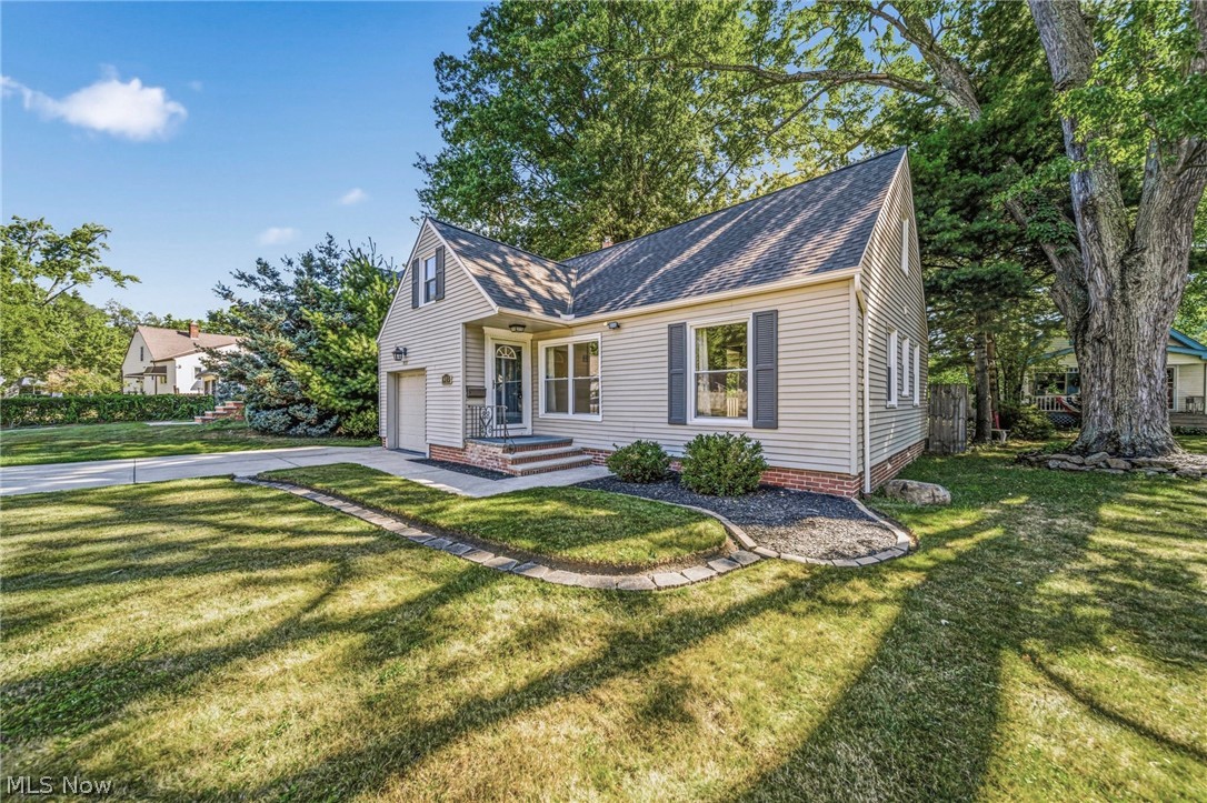 913 Glenside Road South Euclid OH 44121