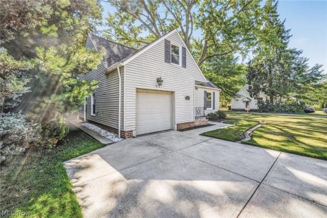 913 Glenside Road South Euclid OH 44121