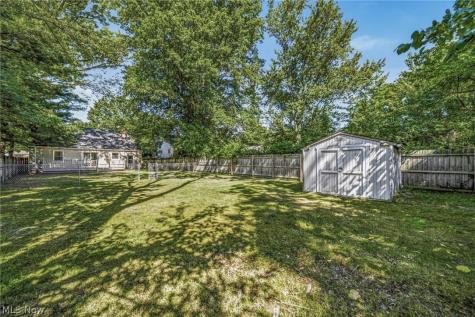 913 Glenside Road South Euclid OH 44121