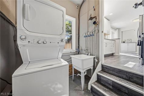 913 Glenside Road South Euclid OH 44121