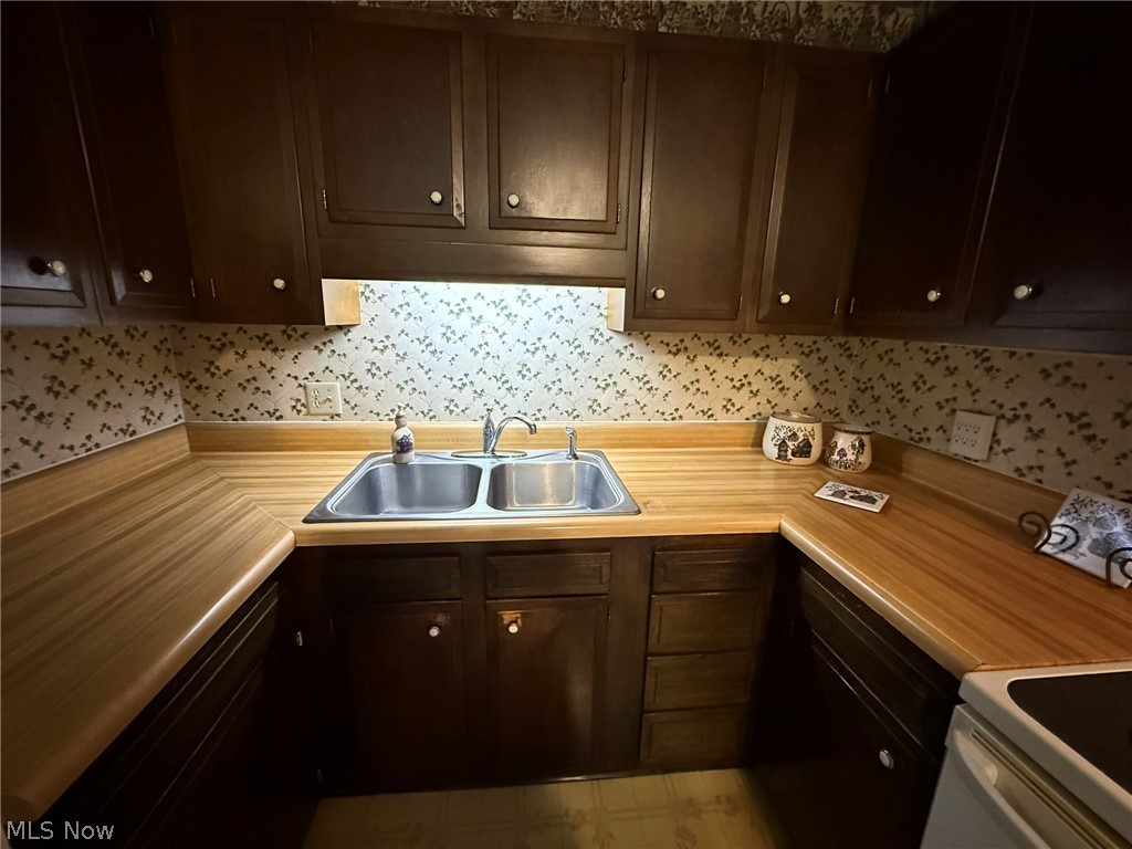 1019 Gordon Square NE Bolivar OH 44612