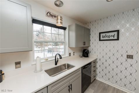 160 Stonepointe Drive Berea OH 44017