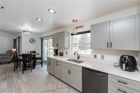 160 Stonepointe Drive Berea OH 44017