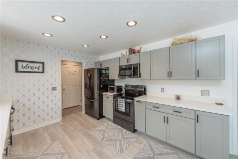 160 Stonepointe Drive Berea OH 44017