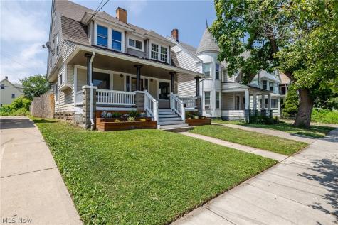 2030 W 100th Street Lakewood OH 44102