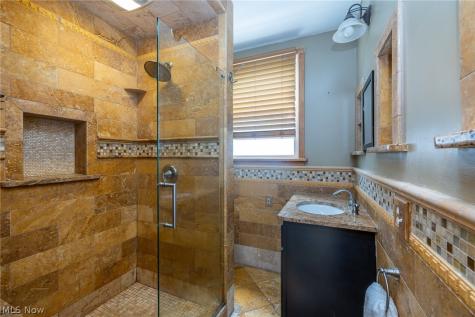 2030 W 100th Street Lakewood OH 44102