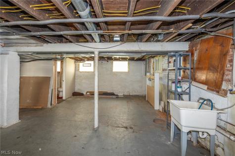 2030 W 100th Street Lakewood OH 44102