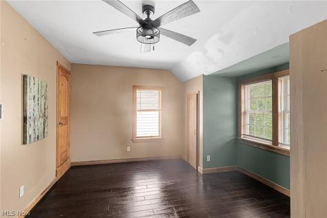 2030 W 100th Street Lakewood OH 44102