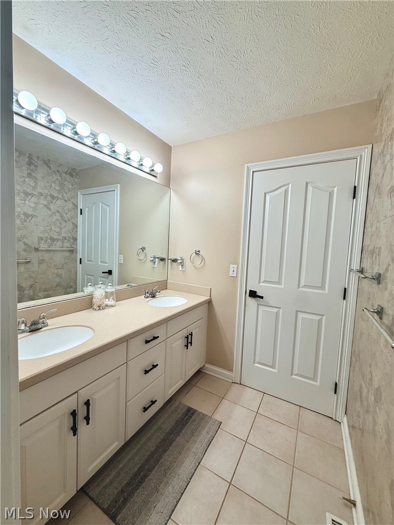 21766 Woodfield Trail Strongsville OH 44149