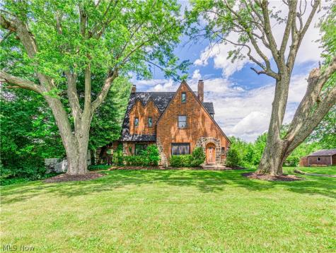 6209 Columbus Road NE Louisville OH 44641