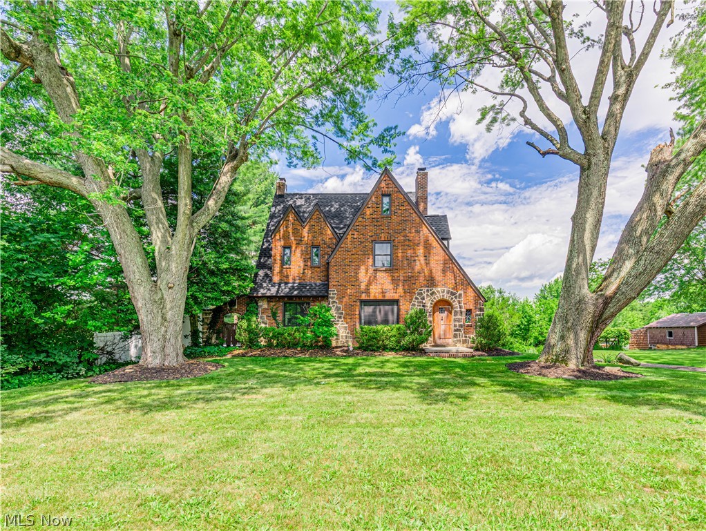 6209 Columbus Road NE Louisville OH 44641