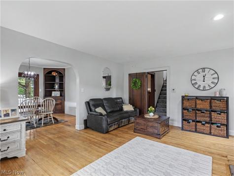 6209 Columbus Road NE Louisville OH 44641