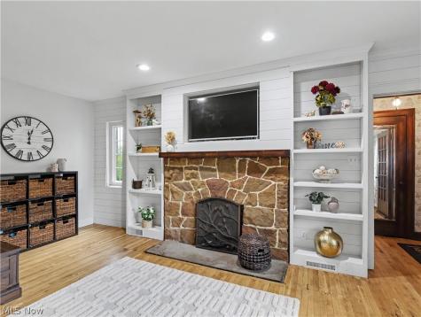 6209 Columbus Road NE Louisville OH 44641