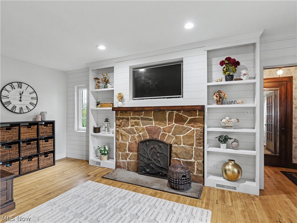 6209 Columbus Road NE Louisville OH 44641