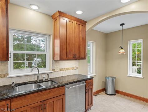6209 Columbus Road NE Louisville OH 44641