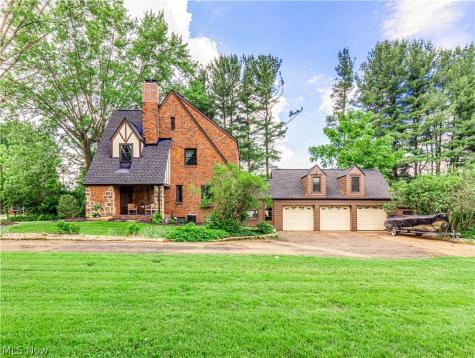 6209 Columbus Road NE Louisville OH 44641