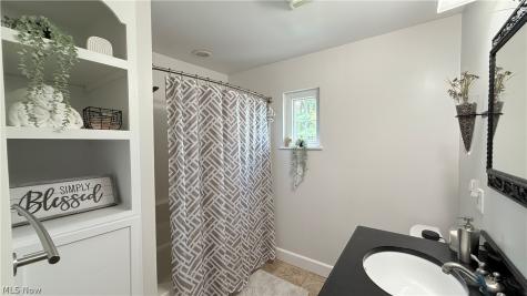 6209 Columbus Road NE Louisville OH 44641