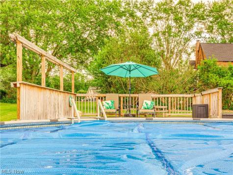 6209 Columbus Road NE Louisville OH 44641