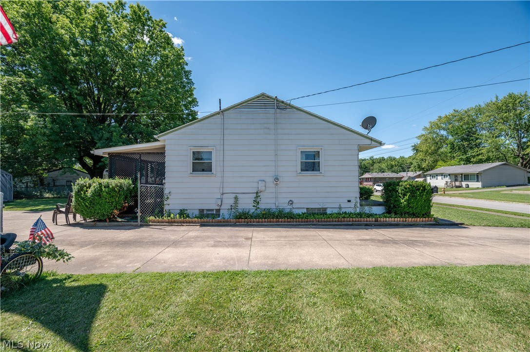 3126 Linda Drive NW Warren OH 44485