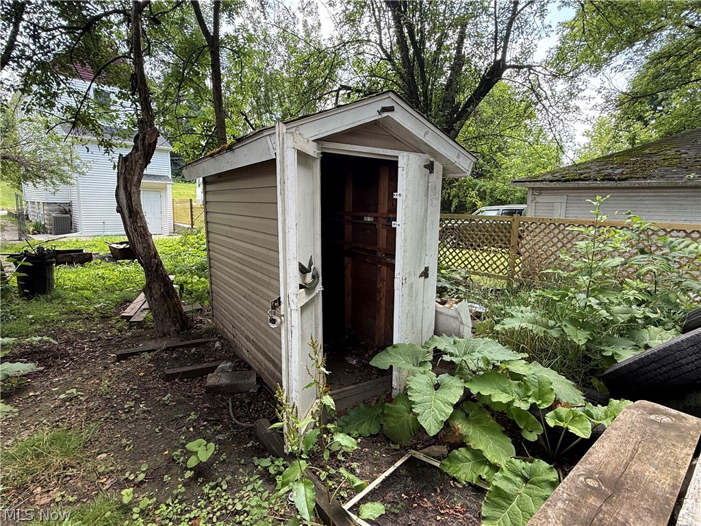 1504 Manhattan Avenue Youngstown OH 44509