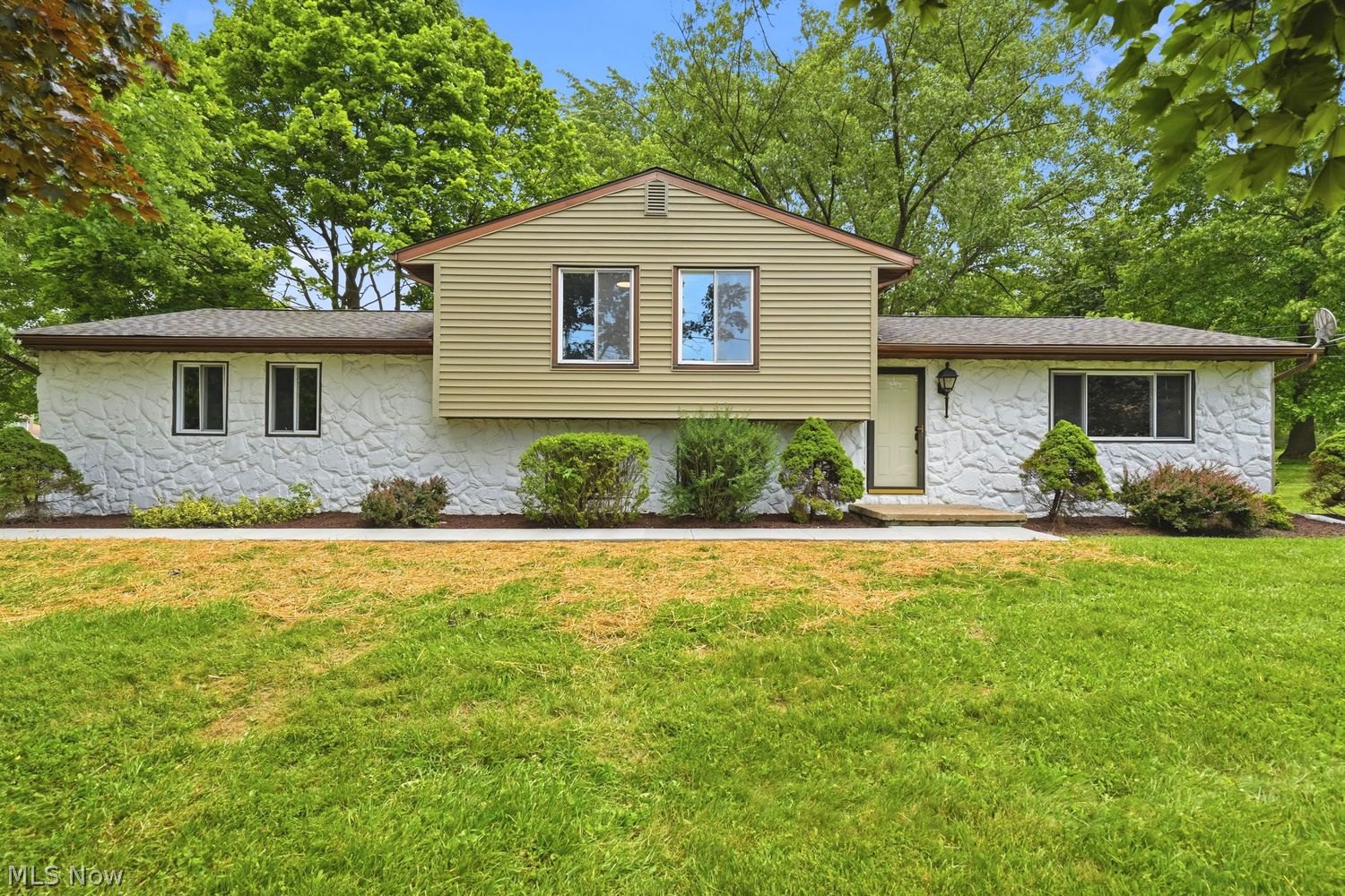 7606 Woodcrest Avenue NE Canton OH 44721