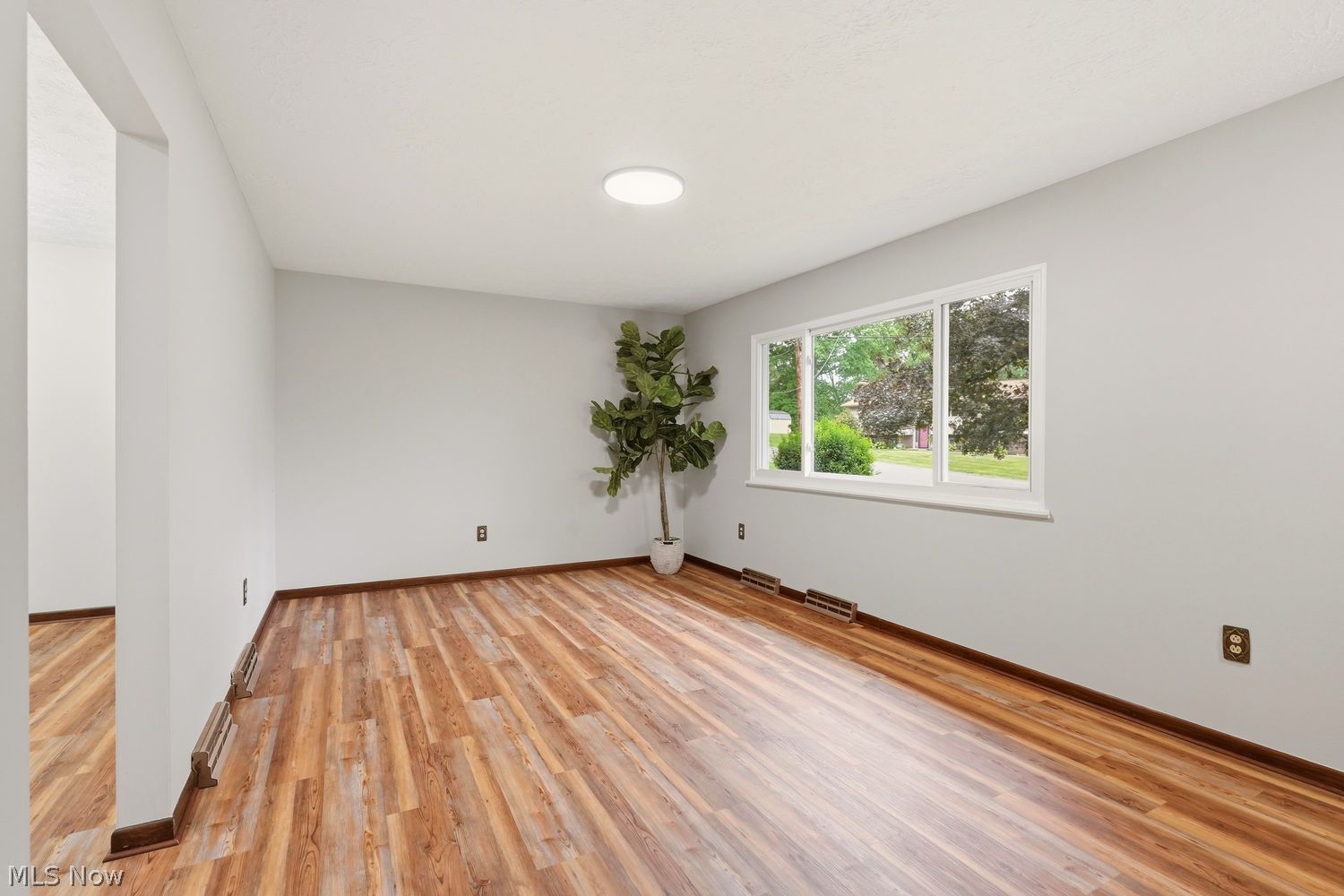 7606 Woodcrest Avenue NE Canton OH 44721