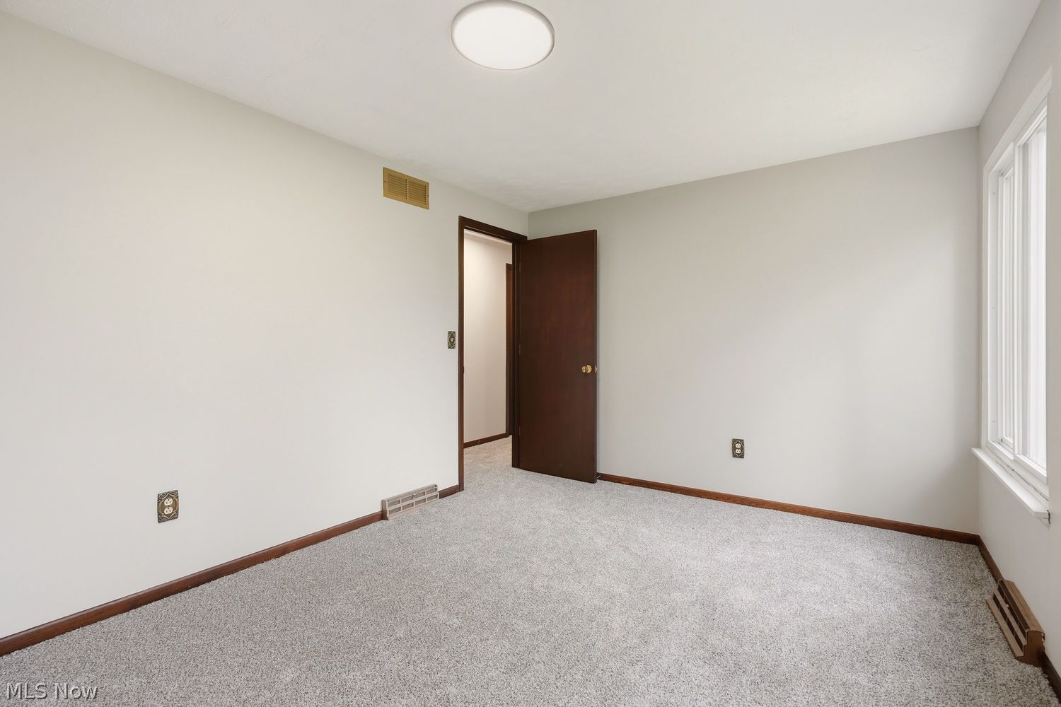 7606 Woodcrest Avenue NE Canton OH 44721