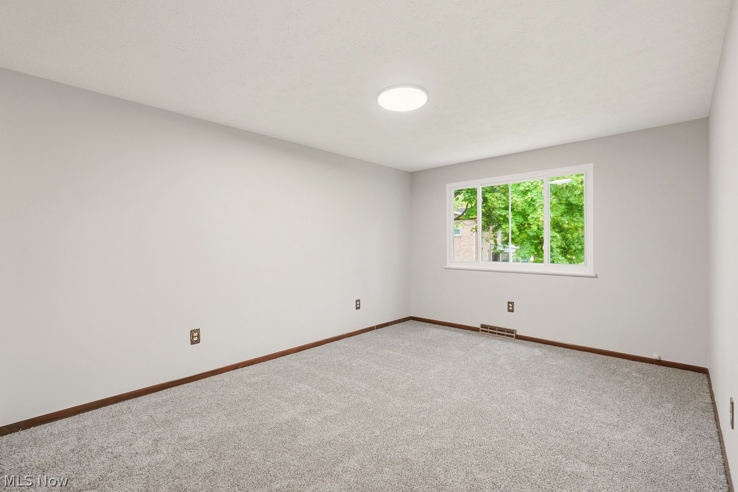 7606 Woodcrest Avenue NE Canton OH 44721