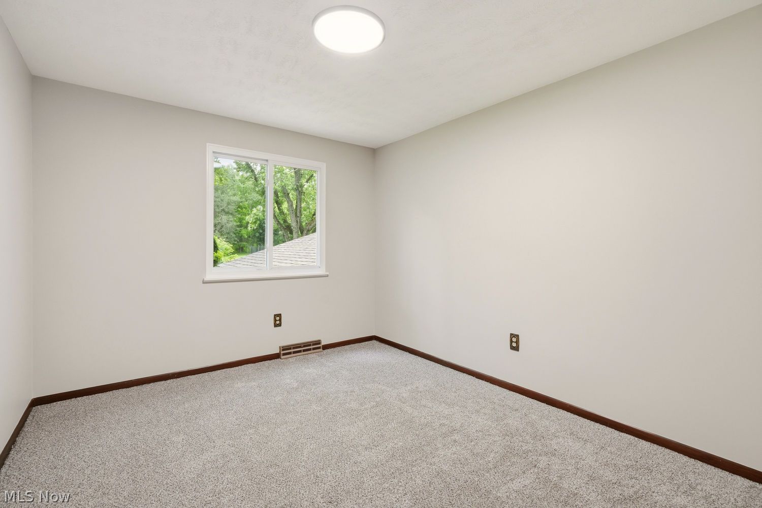 7606 Woodcrest Avenue NE Canton OH 44721