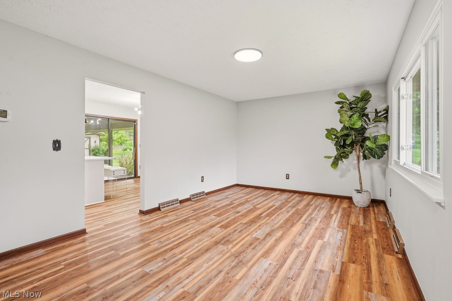 7606 Woodcrest Avenue NE Canton OH 44721