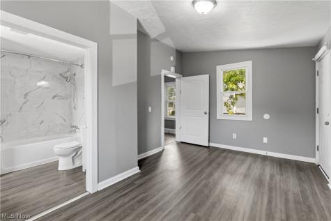 980 Pardee Avenue Akron OH 44306